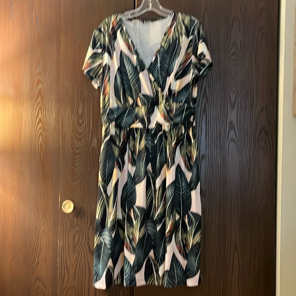 Ouges short sleeved, midi dress. White with large green leaves. Size XL